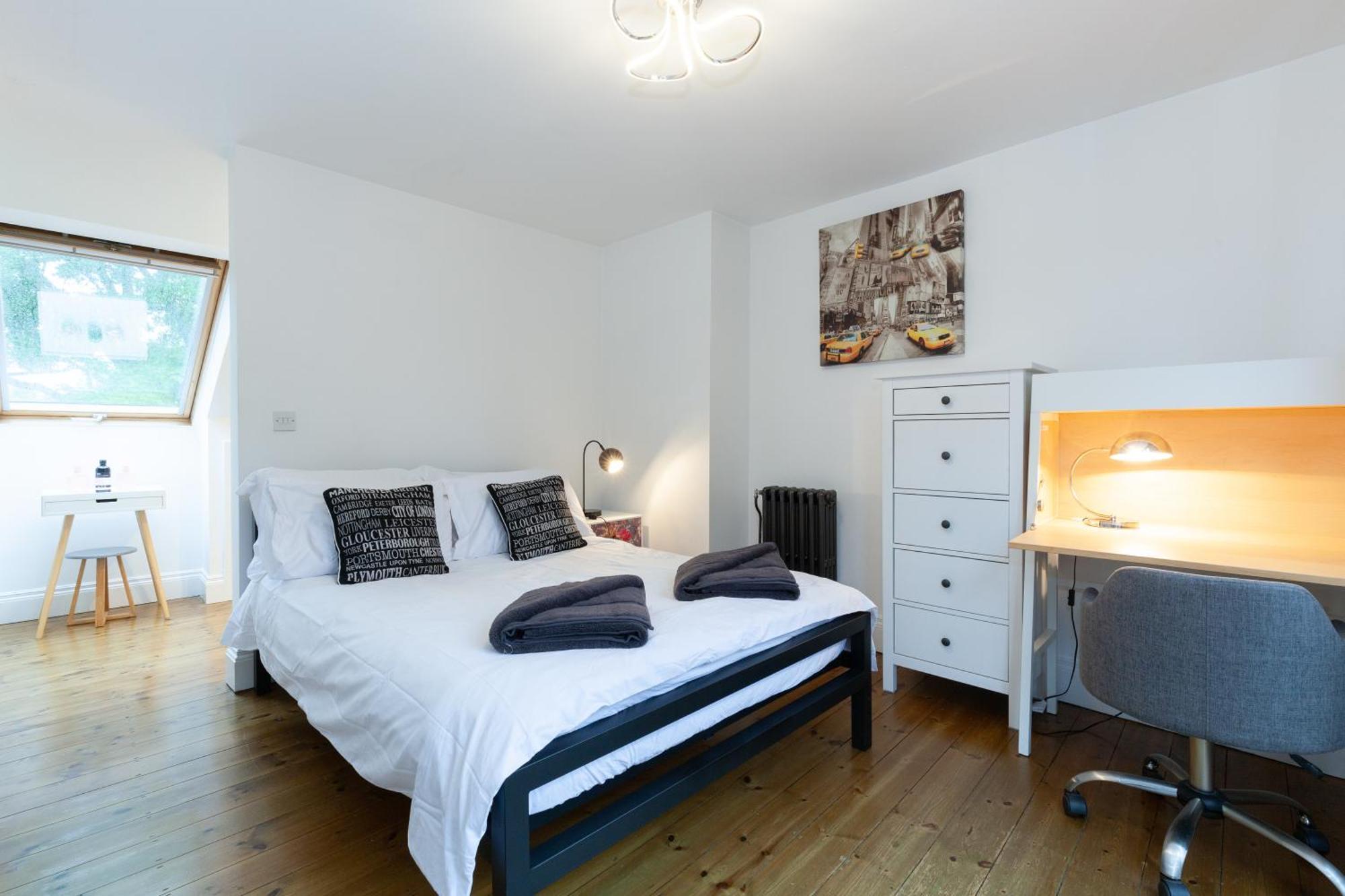 Trendy Terraced House In Holiday home *
